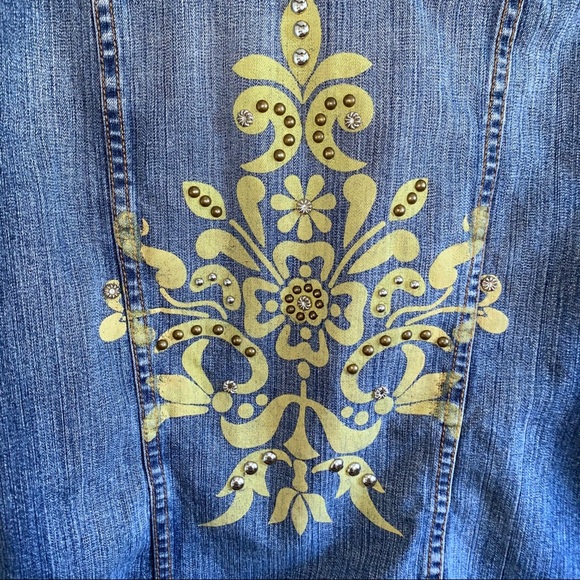 Karen Kane | Jean Jackt Metal Studs Imprinted Back - Picture 4 of 8